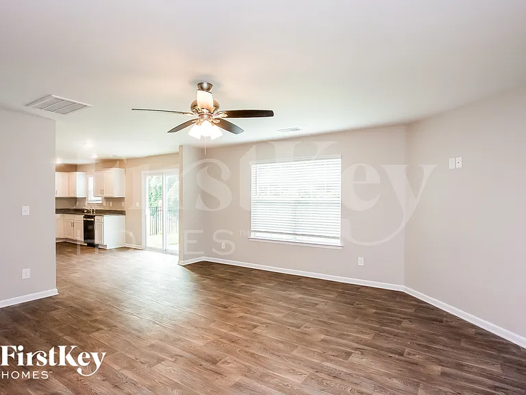 2209 Rolling Hills Dr — Photo 6