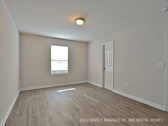 5th image of 220 Willow Branch Ave