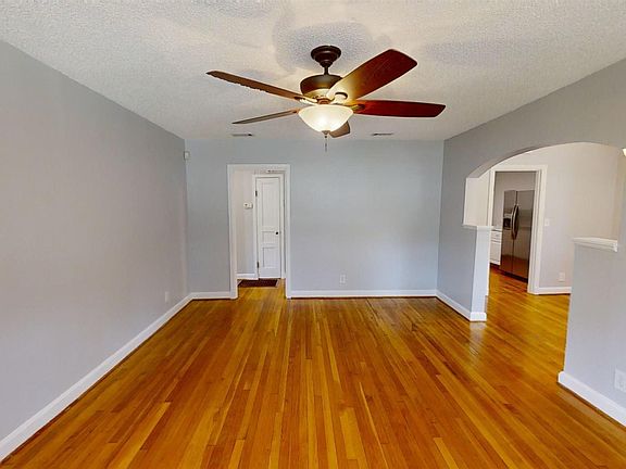 3rd image of 1305 E Bobe St