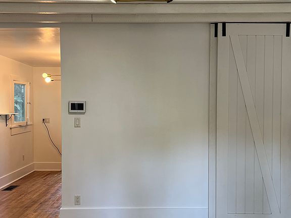 4th image of 2508 Scott Ave