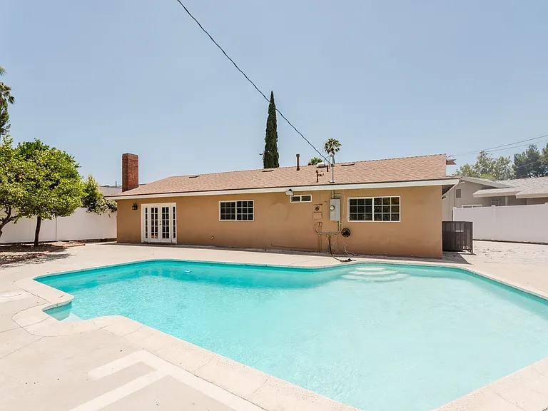 9540 Debra Ave — Photo 48