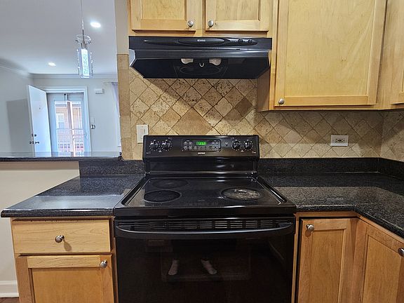 4th image of 2334 N Harlem Ave APT 2E