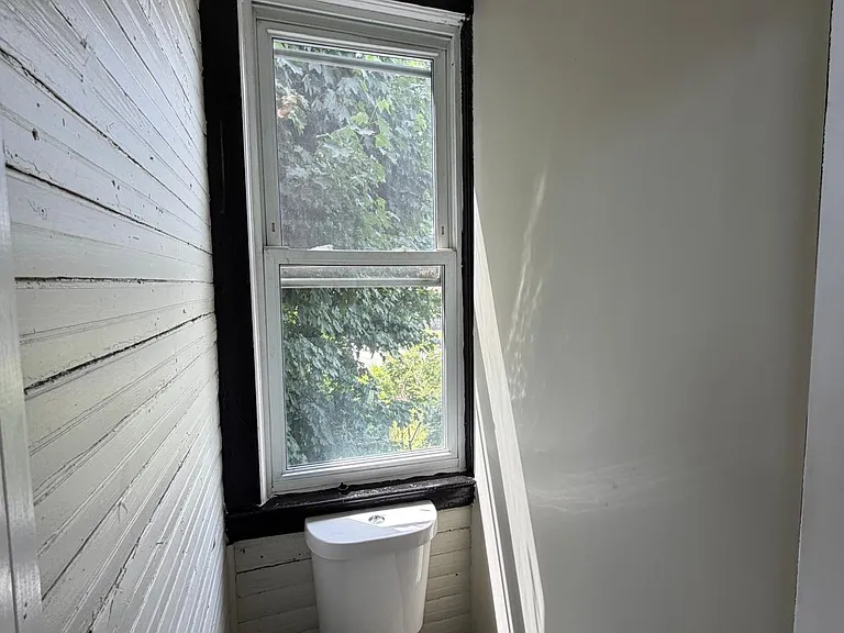429 S 6th St #3 — Photo 7
