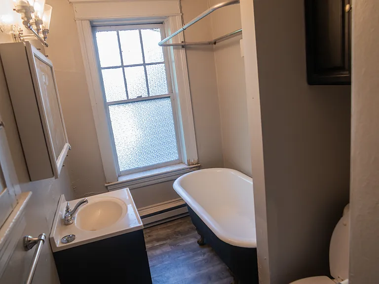 243-245 Sargeant St #2R — Photo 8
