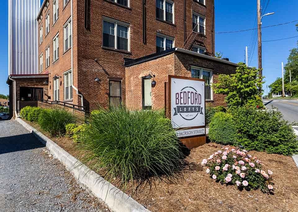 1st image of 412 Jackson St APT 404