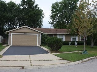 1558 McDevitt Cir, Elk Grove Village, IL 60007