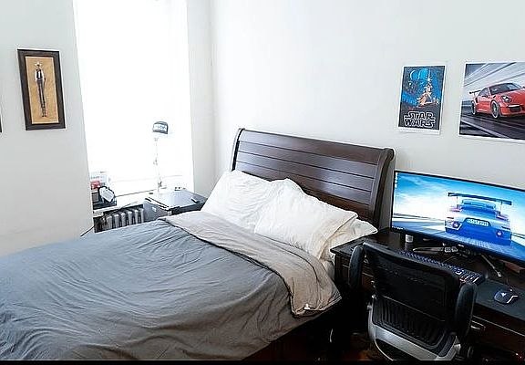 4th image of 13 Saint Marks Pl APT 9F