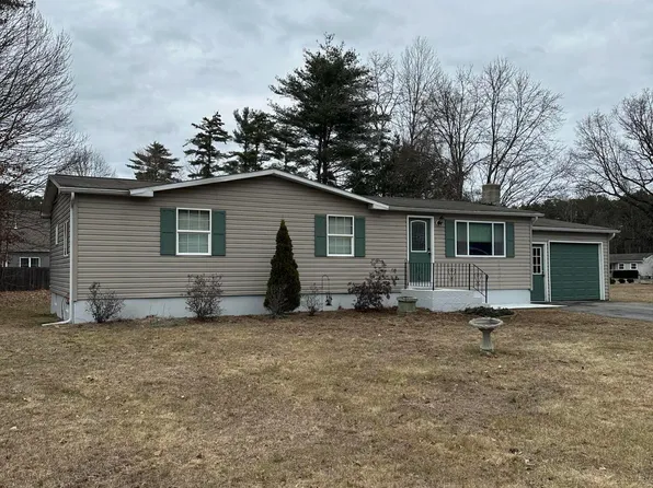 16 Cherokee Lane, Queensbury, NY 12804