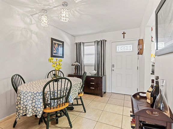 3rd image of 130 NE 26th Ave APT 305