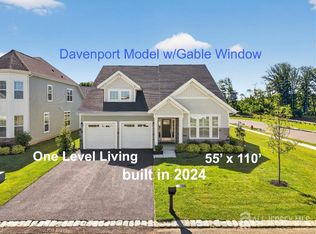 2 Vizcaya Dr, Monroe Township, NJ 08831