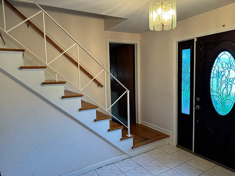 120 Burban Dr — Photo 31