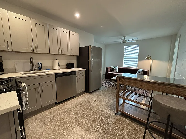 Studio Arms Apartments — Photo 15