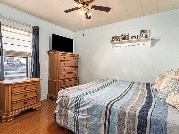 3rd image of 111 Poplar St
