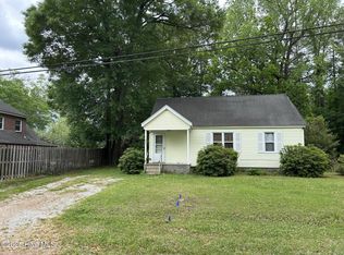 207 E Ashe St, Burgaw, NC 28425