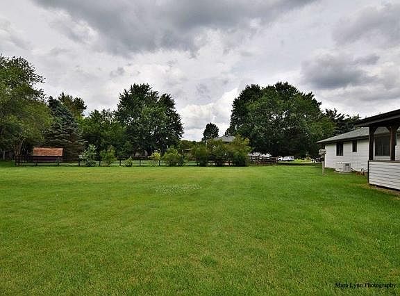 3rd image of 8S644 Bergman Dr