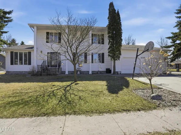 230 W 16th St, Grafton, ND 58237
