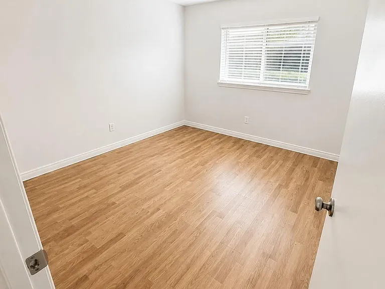 2170 Pilgrims Point Dr — Photo 5