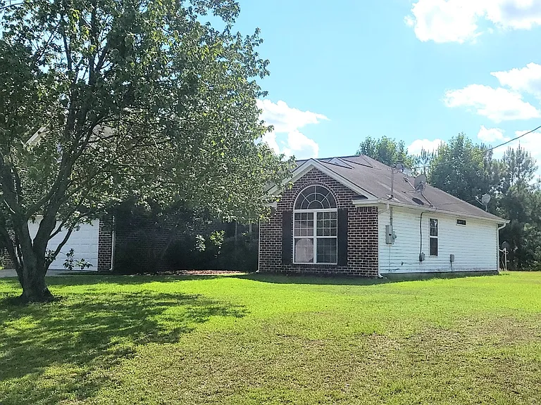 435 Creekside Cir — Photo 12