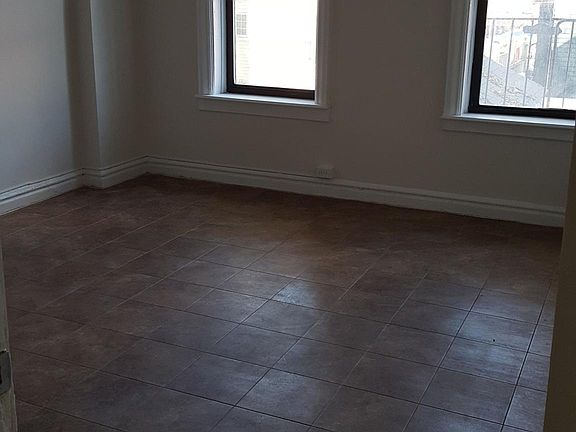 4th image of 1562 Thieriot Ave