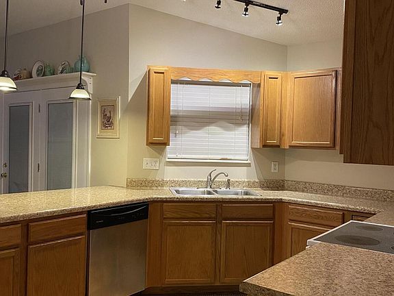 4th image of 233 Shenendoah Dr