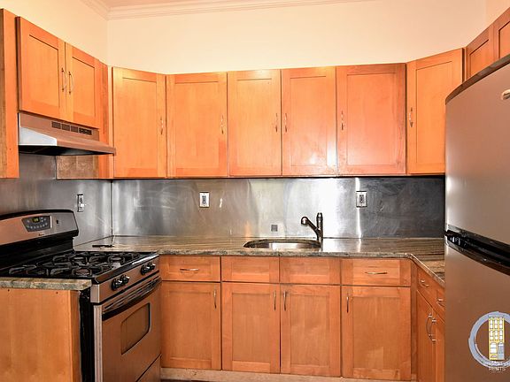 4th image of 20 Underhill Ave #2F