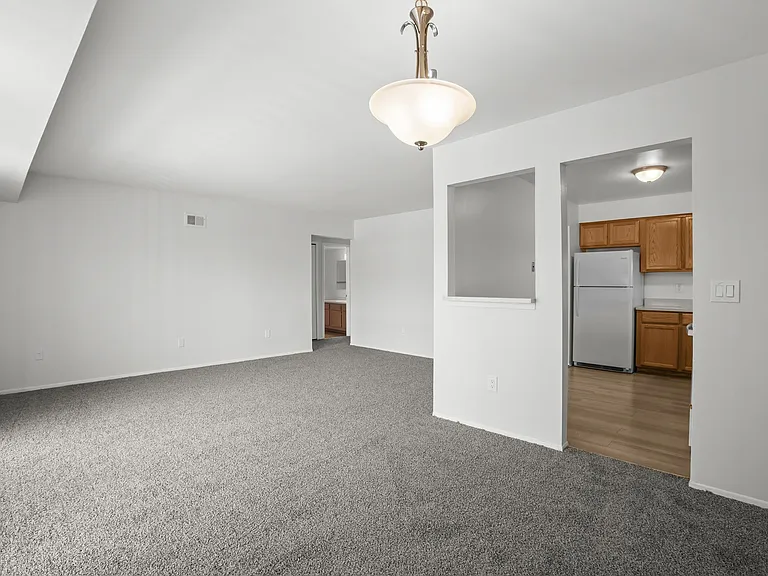 Willow Tree Apartments — Photo 18