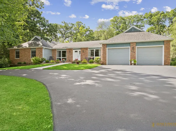 221 S Dawn Marie Dr, Round Lake, IL 60073