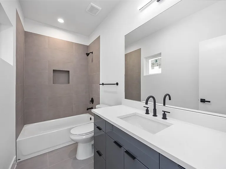 6735 Peerless St #C — Photo 12