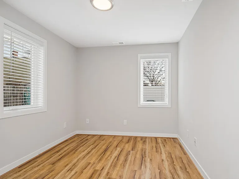 535 16th St NE — Photo 10