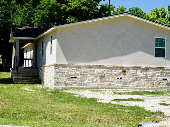 107 4th St, Ingram, TX 78025