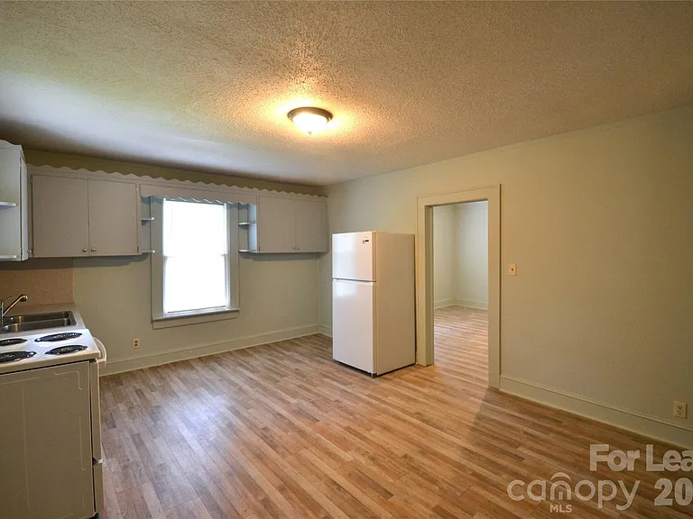 1208 Grace Ave — Photo 7