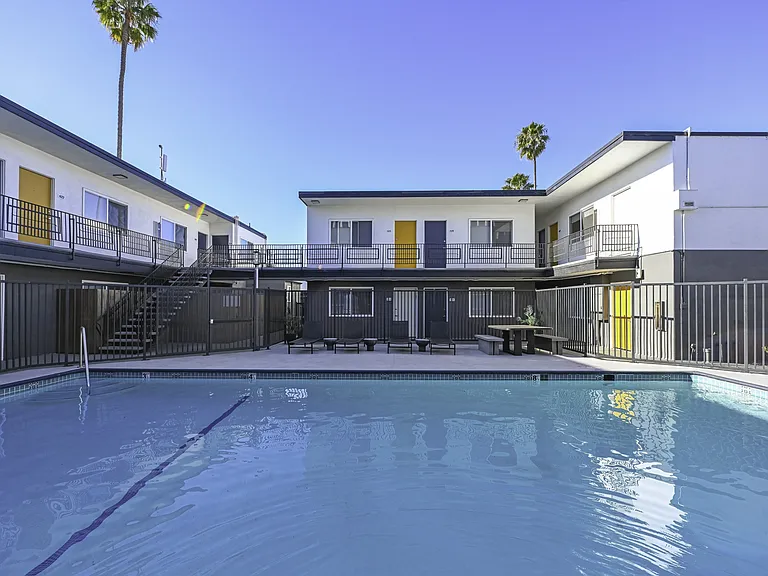 Santa Monica Palms — Photo 10