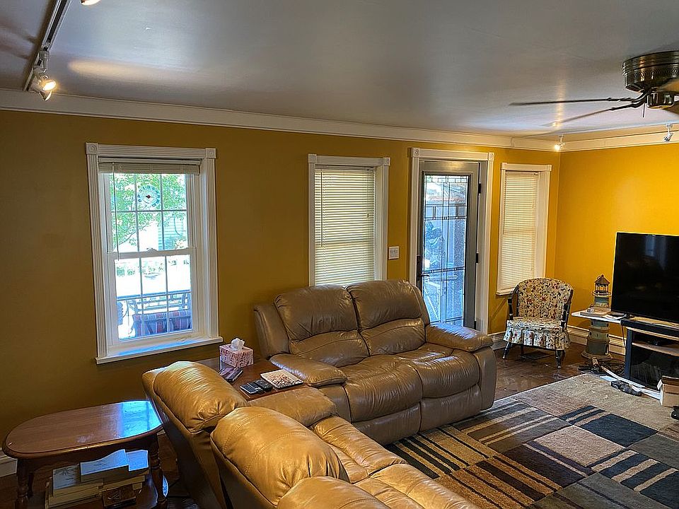 Update Living room with trim