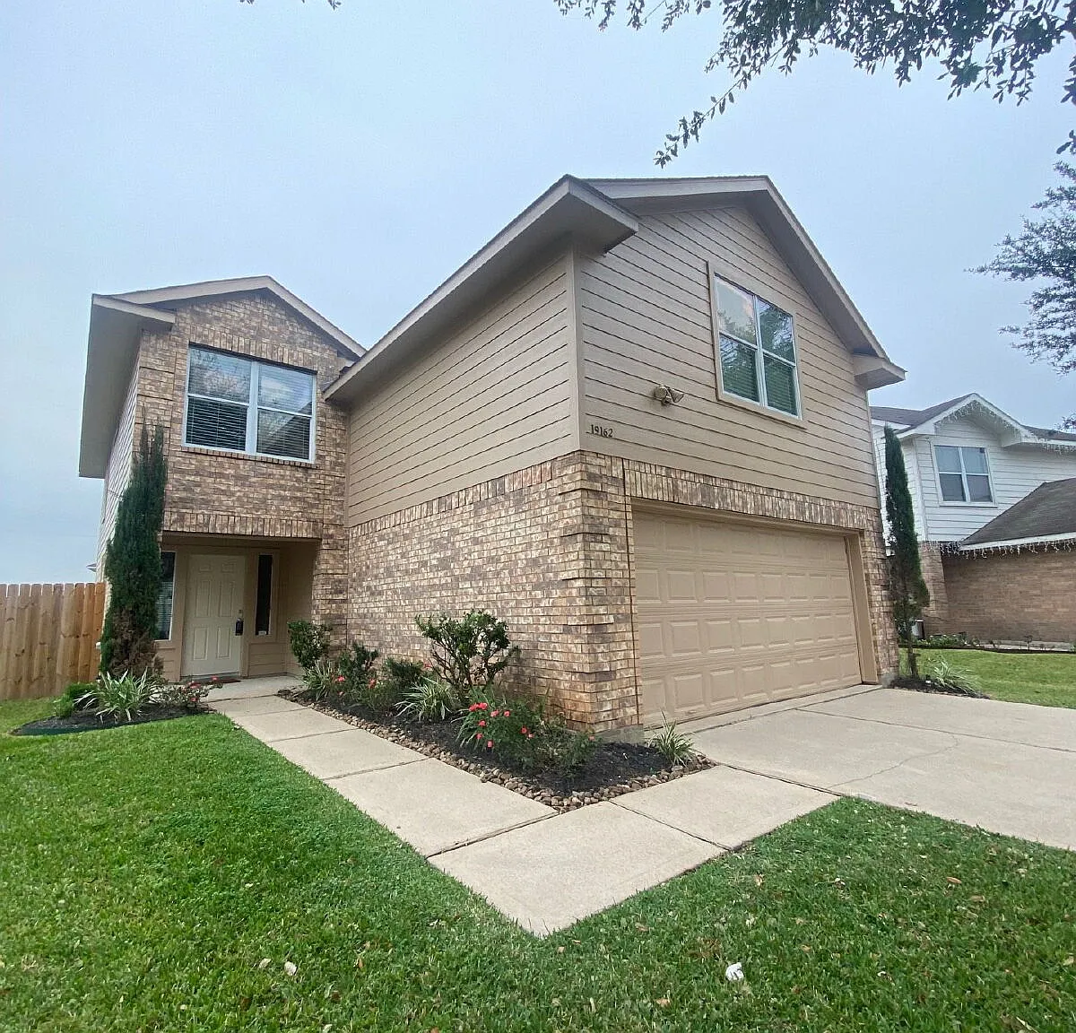 Spacious 4Bed, 2.5 Bath plus Bonus Room, 2-story home in the desirable Remington Grove community! — Photo 1