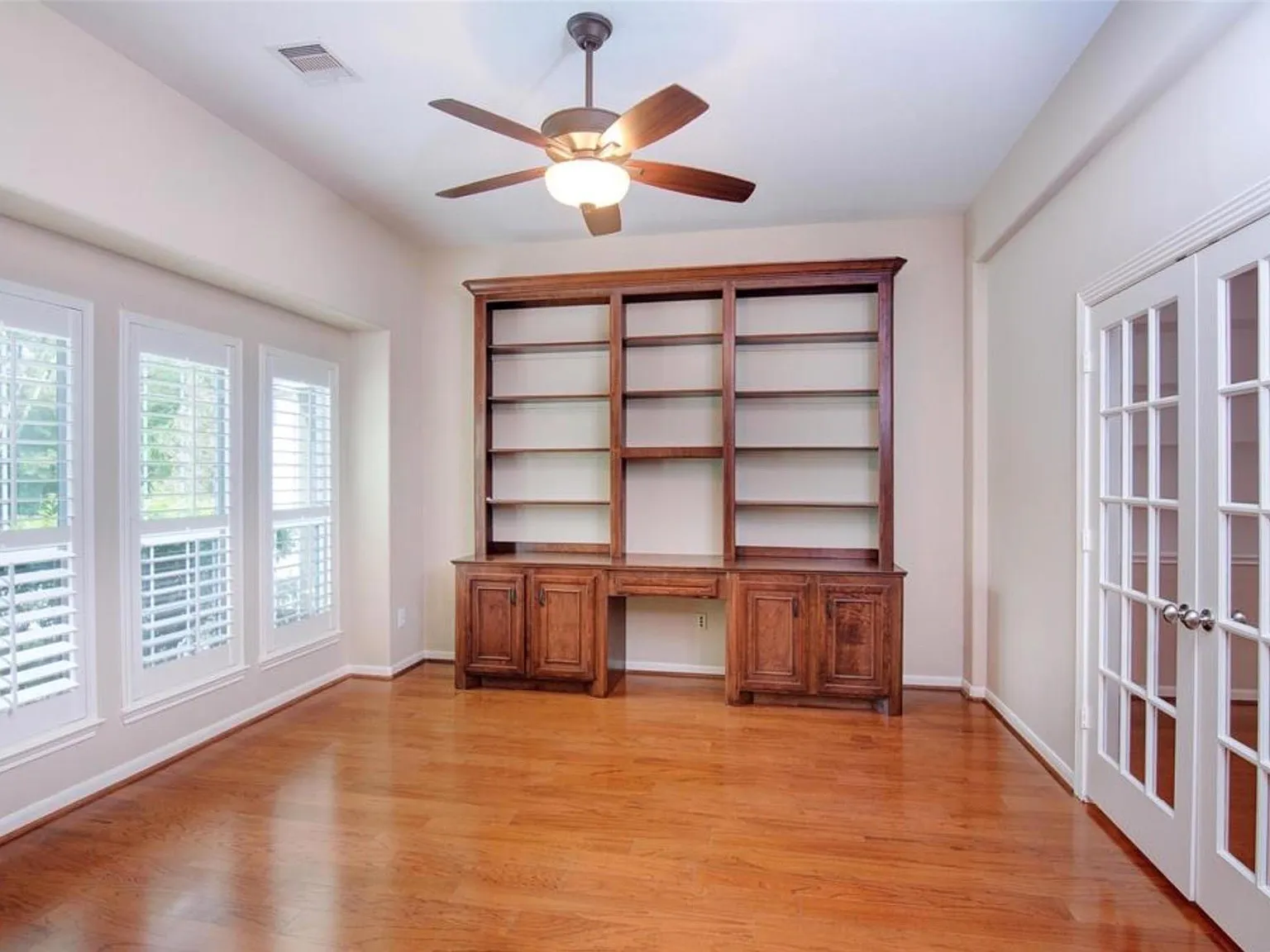 3 bed, 2.5 bath, 2677 sqft, $2,850 — Photo 4