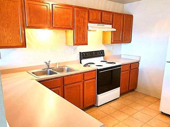 2nd image of 3405 Barcelona Dr