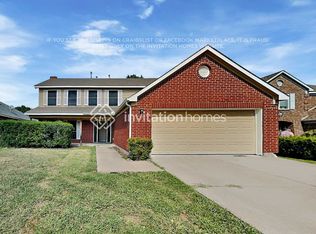 2860 Ironwood Dr, Grand Prairie, TX 75052