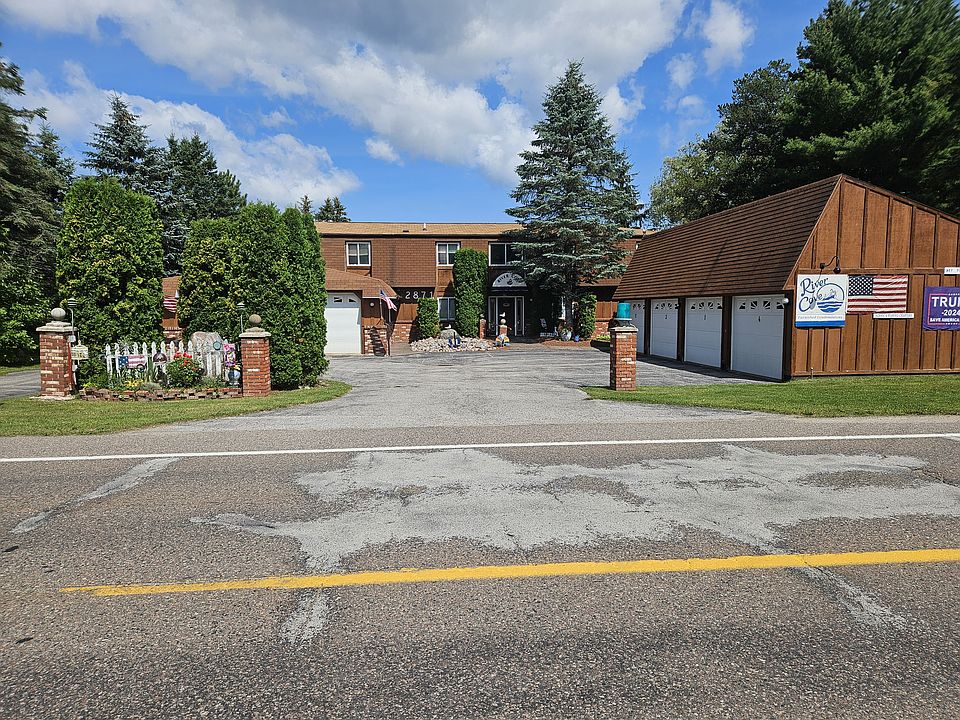 Road side entrance to a FULLY FURNISHED WATER FRONT 2 B/R FULL BATH, WASHER DRYER IN RENTAL. GARAGE W/OPENER.