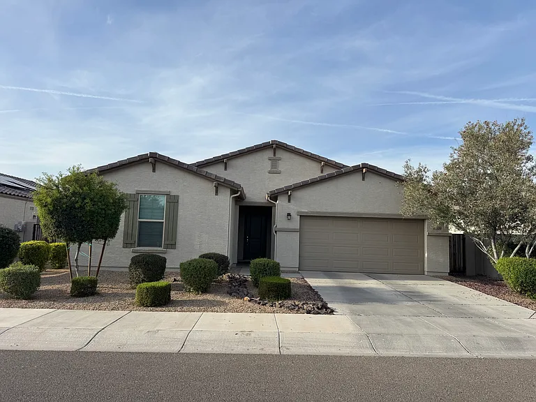 19339 W Jackson St — Photo 1