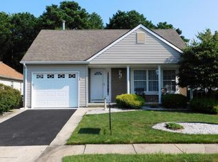5 Weybridge Ct, Toms River, NJ 08757