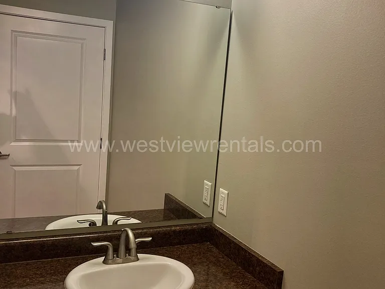 200 E Maple St — Photo 95