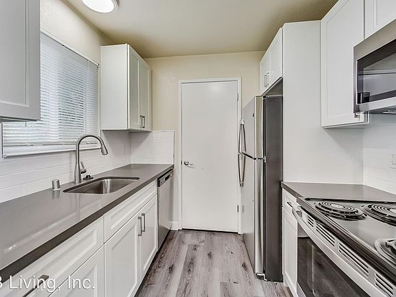 2nd image of 1589 Brookvale Dr Unit 3