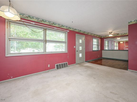 4th image of 430 Meadow Ln