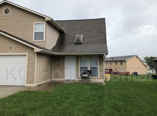 831 Spring Ct, Liberty, MO 64068