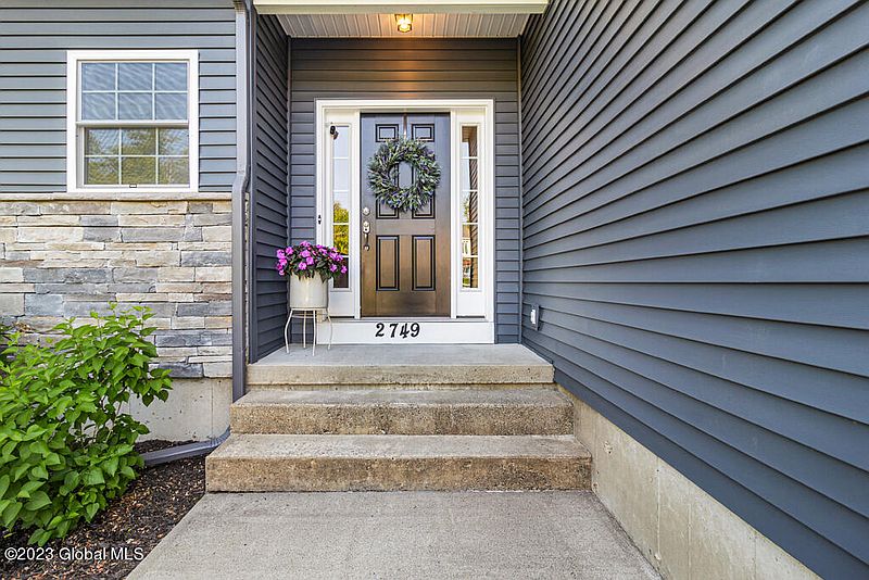 2nd image of 2749 W Lydius Street