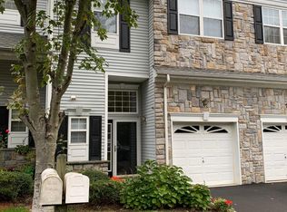 40 Catherine Ct, Laurence Harbor, NJ 08879