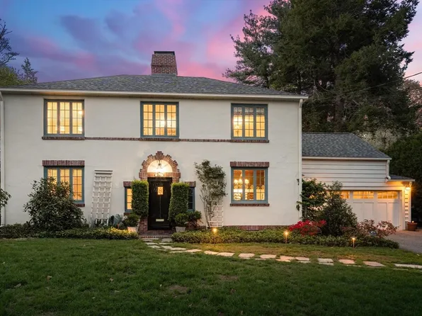 286 Quinobequin Rd, Newton, MA 02468