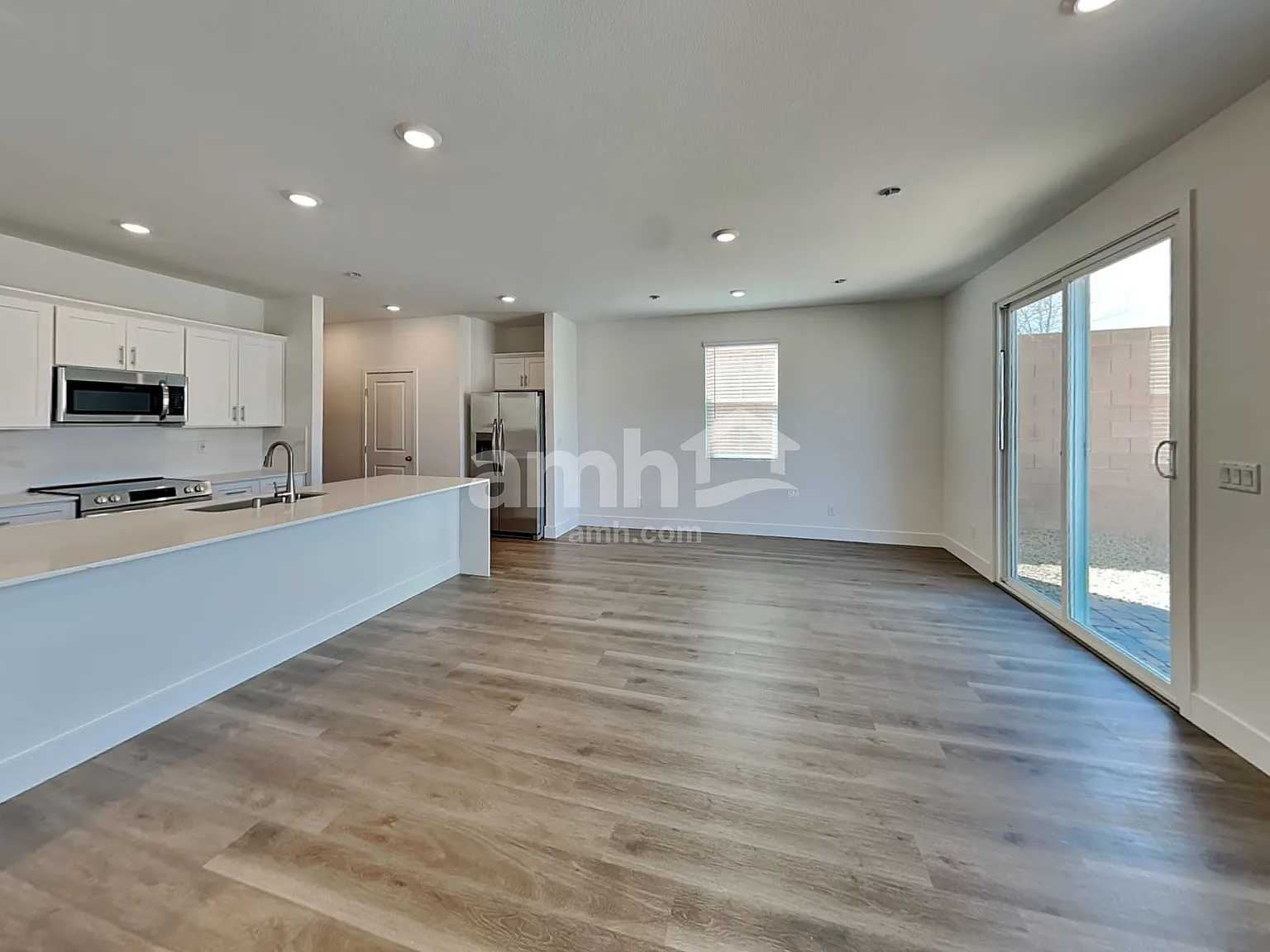 4 bed, 2.5 bath, 2144 sqft, $2,540 — Photo 4