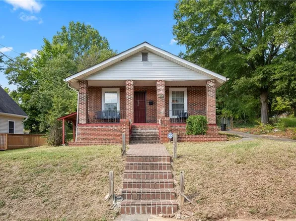 1806 N Dunleith Ave, Winston Salem, NC 27105