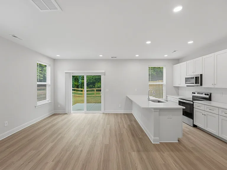 645 Brookwood St #A — Photo 5